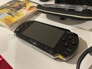Lote PSP Negra + Juegos y complementos
