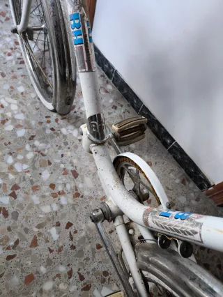 Bicicleta BH blanca vintage plegable