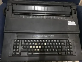 Macchina da scrivere Hermes ES 310