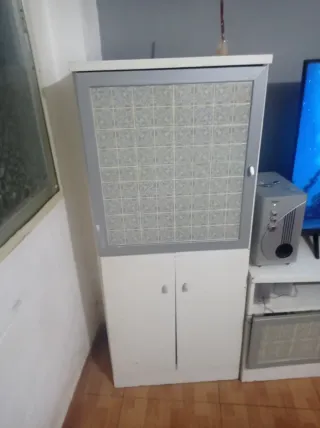 Armario blanco y gris