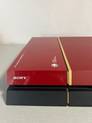 PS4 Edición Limitada Metal Gear Solid V Roja