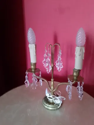 Lámpara de mesa antigua dorada y cristal