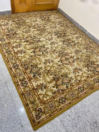 Alfombra antigua floral beige y marrón