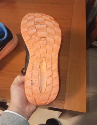 Zapatillas New Balance Negras y Naranjas ,original