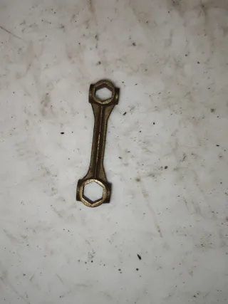 Llave antigua bronce bicicleta