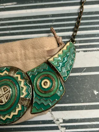 Collar metálico estilo étnico