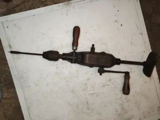 Taladro manual antiguo
