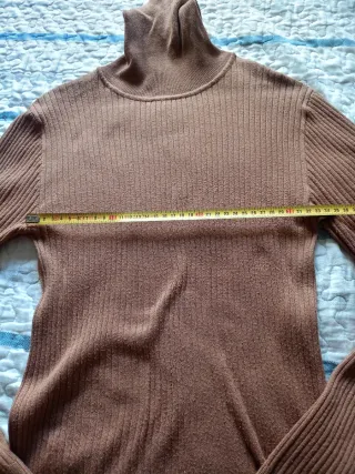 Jersey cuello alto mujer marrón