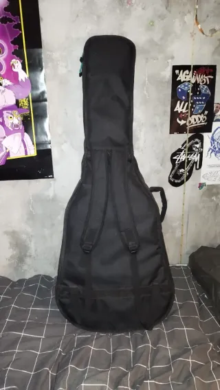 Guitarra Negra + Funda + Cejilla