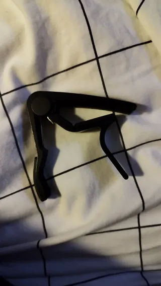 Guitarra Negra + Funda + Cejilla