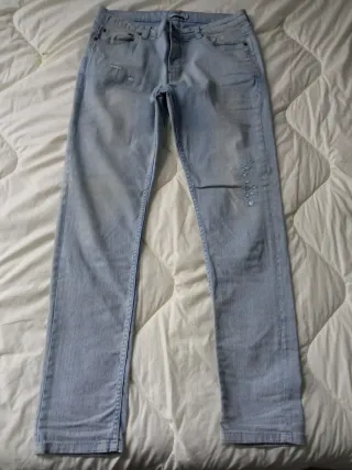 Pantalones vaqueros desgastados