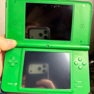 Nintendo DSi XL Verde