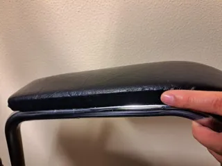 Silla de oficina negra con ruedas