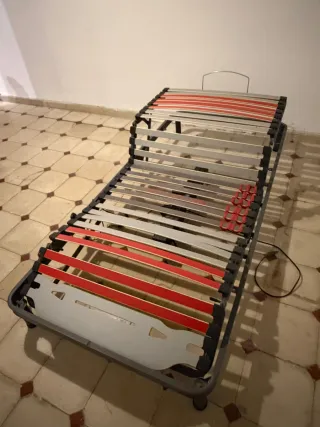 Cama articulada eléctrica metálica