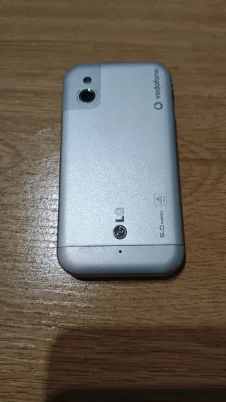 Móvil LG Arena KM900 Plata