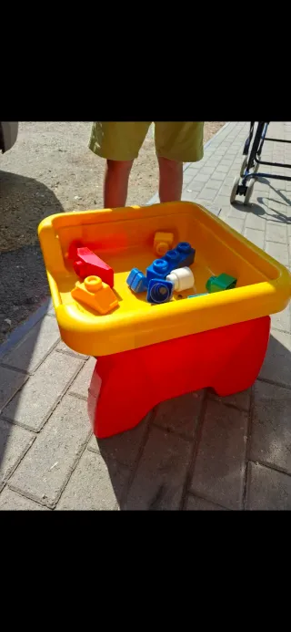 Tavolino chicco porta costruzioni o altro
