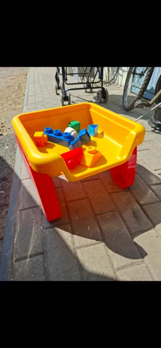 Tavolino chicco porta costruzioni o altro