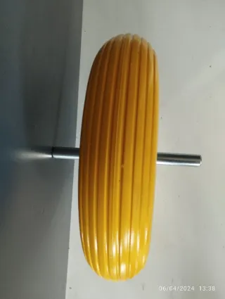 Rueda carretilla maciza amarilla