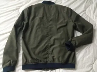 Chaqueta bomber Pull&Bear verde militar Talla M