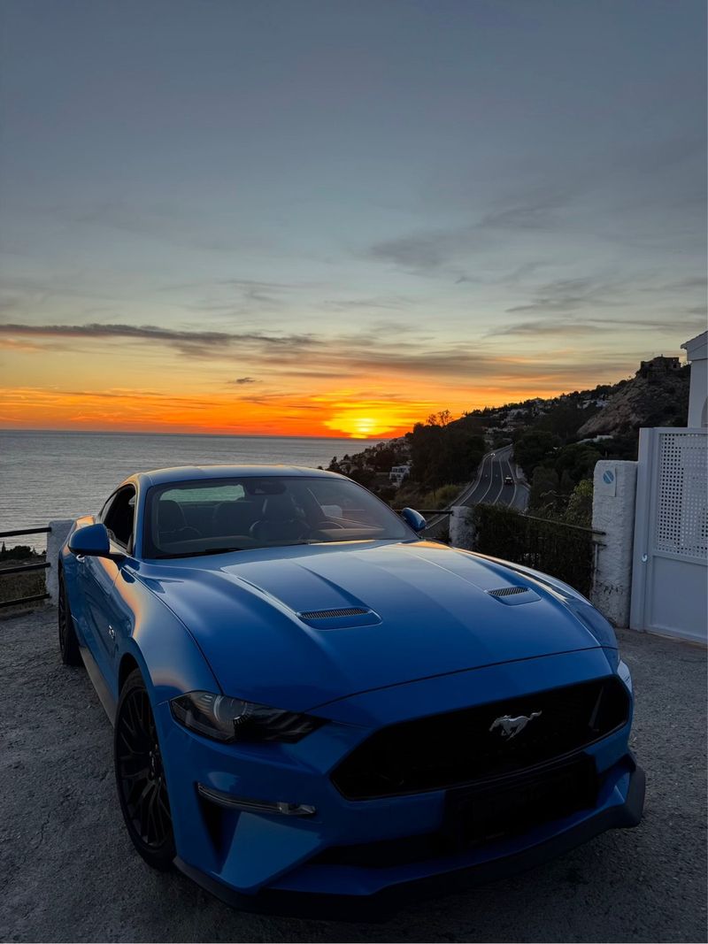 Ford Mustang 2022 - foto 1
