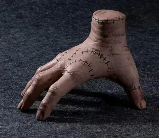 Mano Cosa Familia Adams.