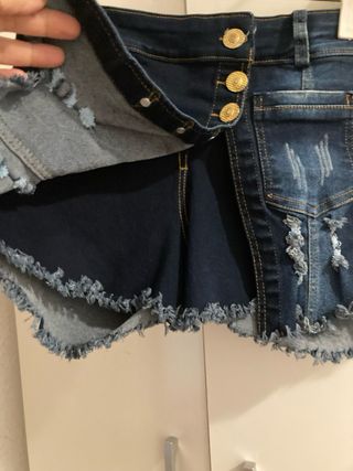 Falda pantalón vaquera desgastada