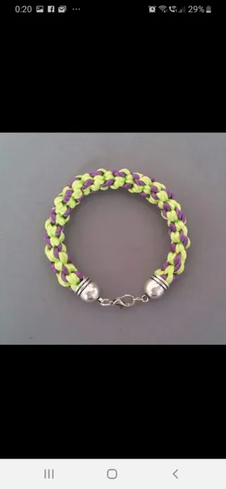 Pulsera trenzada verde y morada
