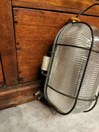 Lampada industriale in ghisa e vetro