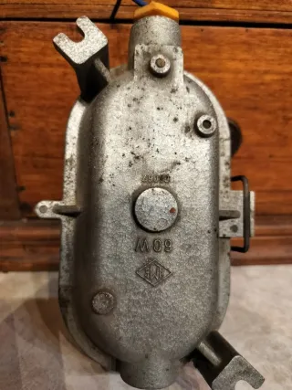 Lampada industriale in ghisa e vetro