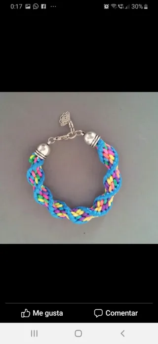 Pulsera artesanal trenzada multicolor