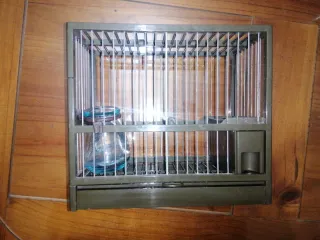 Jaula pequeña para pájaros