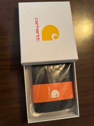 Cartera Carhartt – Nueva a estrenar – Negra Vendo