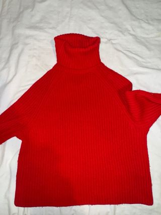 Jersey rojo cuello alto