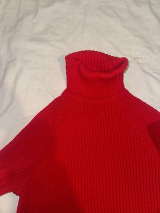 Jersey rojo cuello alto