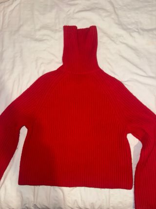 Jersey rojo cuello alto