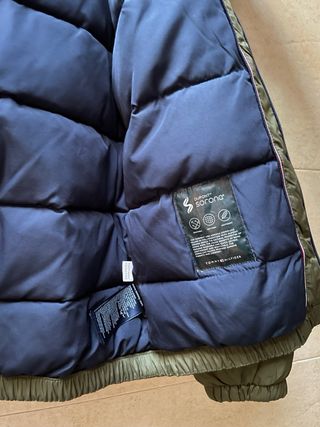 Chaqueta Tommy Hilfiger niño con capucha.