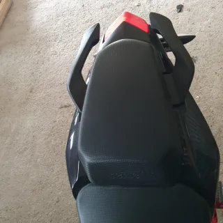 Benelli BN 125 Negra y Roja