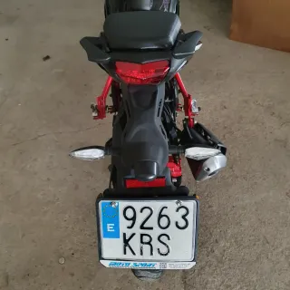 Benelli BN 125 Negra y Roja