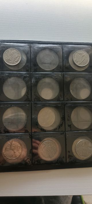 Album con lote de 89 monedas pesetas