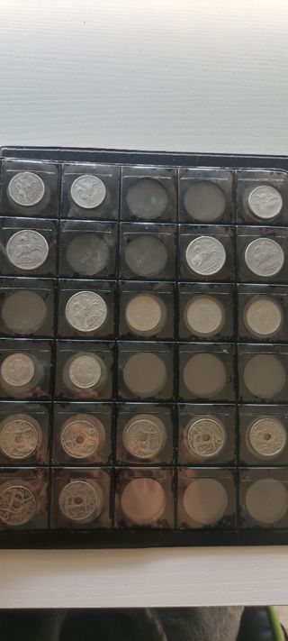 Album con lote de 89 monedas pesetas