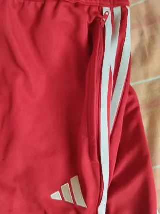 Pantalón chándal Adidas rojo