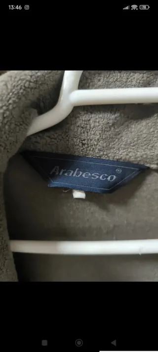 Batín de estar por casa gris con detalles naranjas