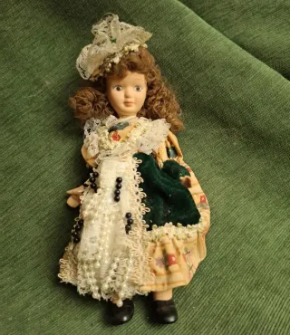 Muñeca antigua porcelana vestido encaje