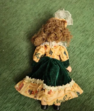 Muñeca antigua porcelana vestido encaje