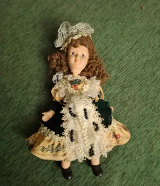 Muñeca antigua porcelana vestido encaje