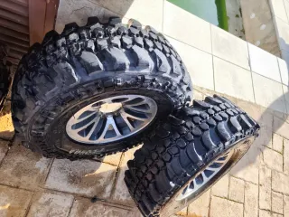 4 Neumáticos 31-10.5-R15 con Llantas