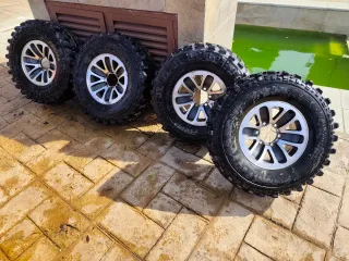 4 Neumáticos 31-10.5-R15 con Llantas