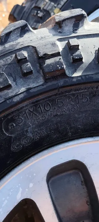 4 Neumáticos 31-10.5-R15 con Llantas