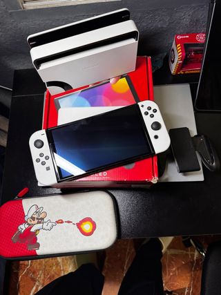 Nintendo Switch OLED Bianca