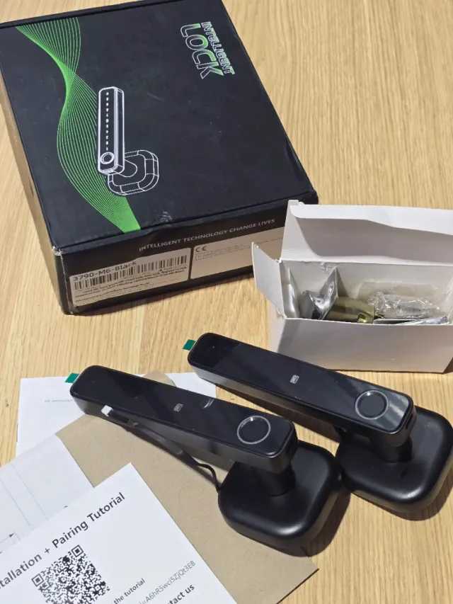 Serratura intelligente con impronta digitale e codice